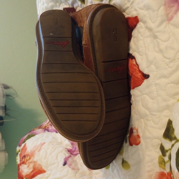 Suede boots size 8.5 - Picture 4 of 6